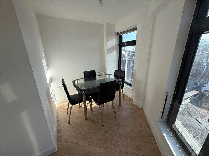 3 Bedroom Apartment To Rent In George Lane, South Woodford, London, E18