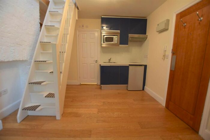 Studio To Rent In Dollis Road, London, N3