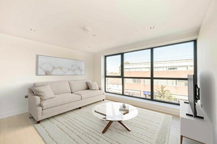 1 Bedroom Flat For Sale In High Street, Weybridge, KT13