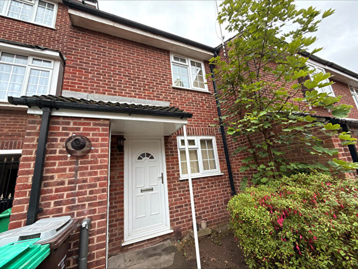 2 Bedroom Terraced House To Rent In Clinton Court, NG1