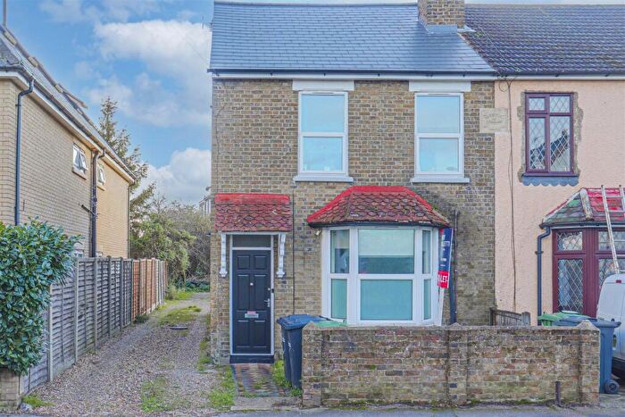 2 Bedroom Maisonette To Rent In Whitley Road, Hoddesdon, Hertfordshire, EN11