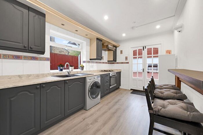 5 Bedroom Terraced House To Rent In Ravenswood Road, London, SW12