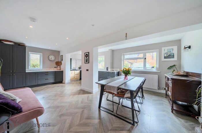 3 Bedroom Semi-Detached House For Sale In Stunning Garden & Views, Renovated Throughout - Must View, NN11