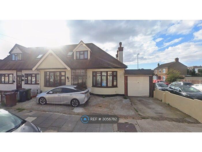 3 Bedroom Bungalow To Rent In Whalebone Grove, Romford, RM6