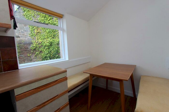 2 Bedroom Flat To Rent In Kinellan Road, Edinburgh, EH12