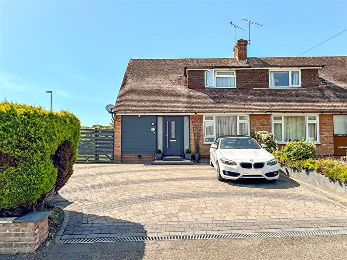 3 Bedroom Semi-Detached House For Sale In Norman Close, Littlehampton, BN17