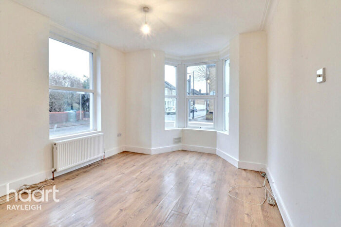 2 Bedroom Flat To Rent In Gordon Road, Southend-on-sea, SS1