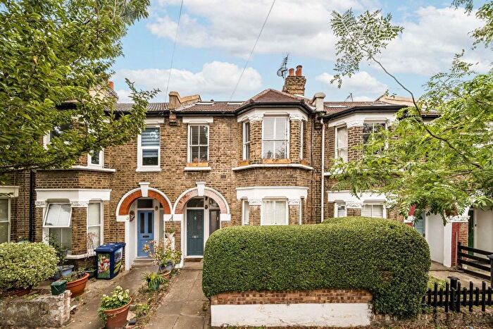 2 Bedroom Maisonette For Sale In Petersfield Road, Acton, W3