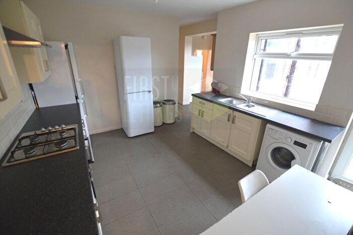 7 Bedroom Semi-Detached House To Rent In Avenue Road Extension, Clarendon Park, LE2