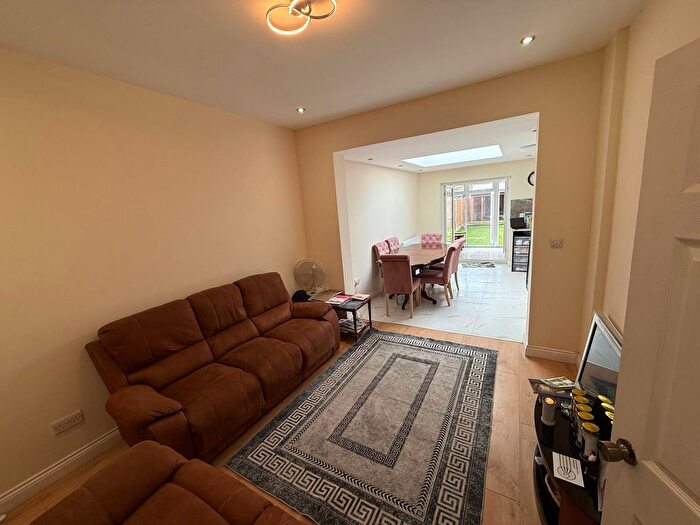3 Bedroom Terraced House To Rent In Abbey Road, Ilford, Essex, IG2