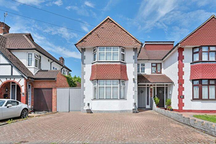 3 Bedroom Semi-Detached House For Sale In Tudor Drive, Watford, WD24