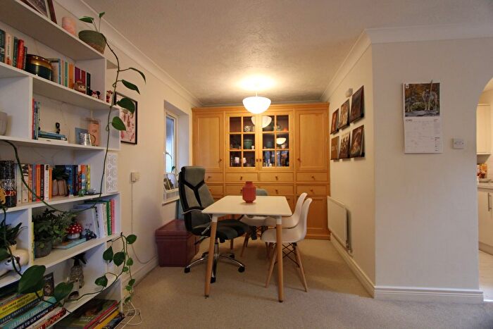 2 Bedroom Flat To Rent In Wimbledon, SW19