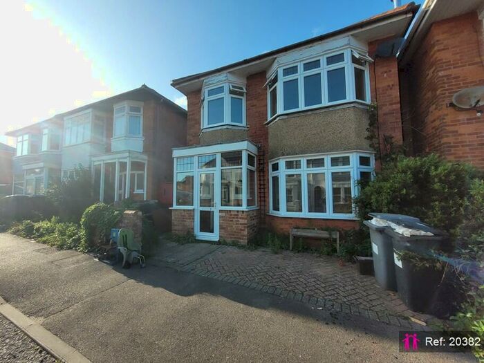 3 Bedroom Detached House To Rent In Parkwood Road, Bournemouth, BH5