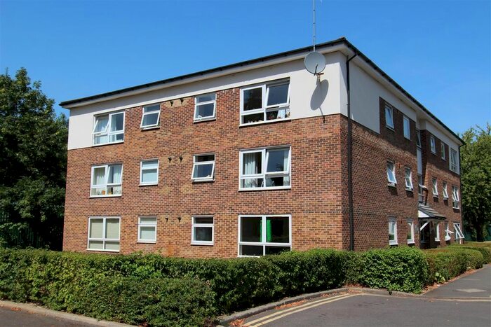 2 Bedroom Flat To Rent In Portal Close, Uxbridge UB10