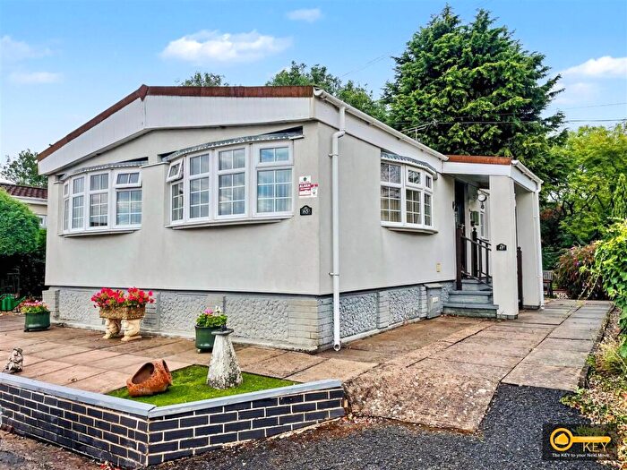 3 Bedroom Park Home For Sale In Mill Farm Park, Bulkington, Bedworth, CV12