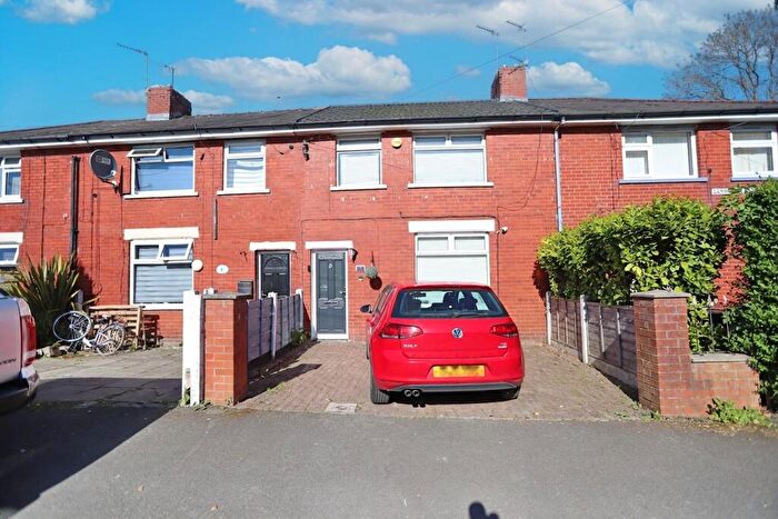 3 Bedroom Terraced House For Sale In Cambridge Grove, Whitefield, M45