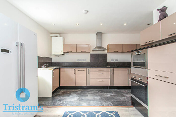 7 Bedroom Semi-Detached House To Rent In Cottesmore Road, Lenton, NG7