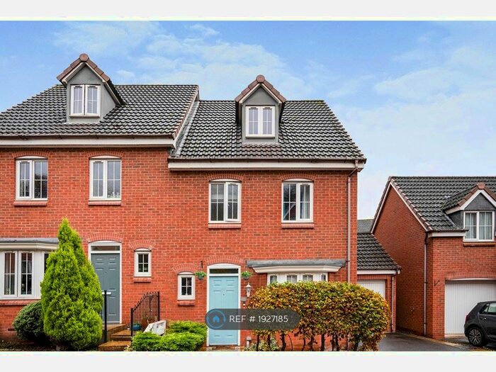 4 Bedroom Semi-Detached House To Rent In Chervil Close, Newcastle-Under-Lyme, ST5