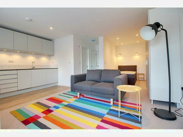 Flat To Rent In Queens Road, Reading, Berkshire, RG1