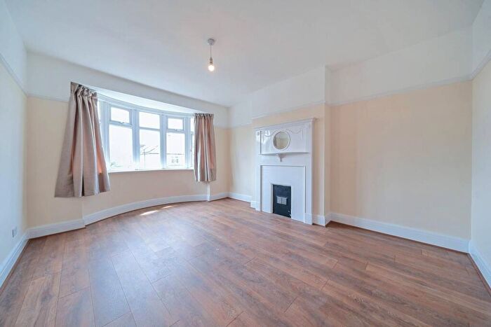 4 Bedroom End Of Terrace House To Rent In Herne Hill Road, Herne Hill, London, SE24