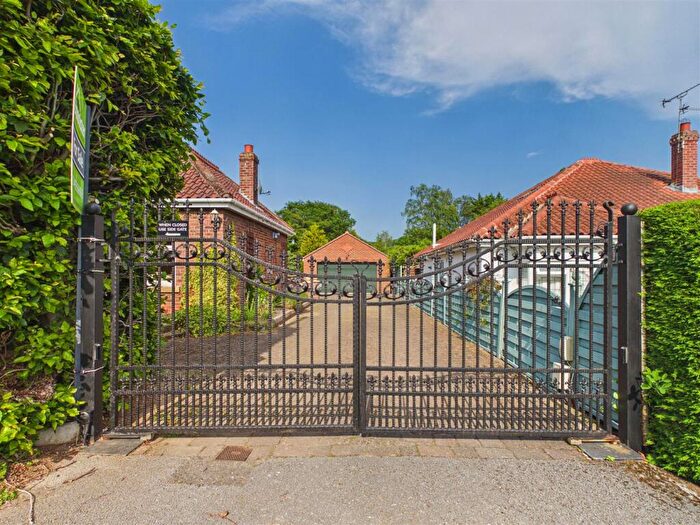 3 Bedroom Detached Bungalow For Sale In Middle Garth Drive, South Cave, HU15