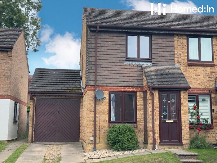 2 Bedroom End Of Terrace House For Sale In Dover Close, RH13