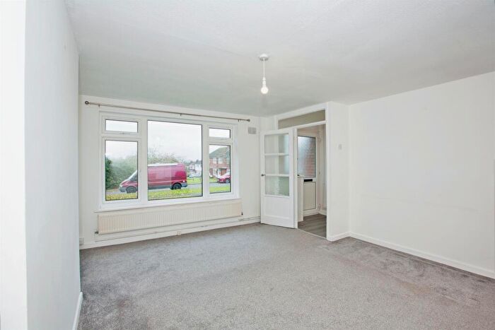 3 Bedroom Semi-Detached House For Sale In Wessex Road, Yeovil, BA21