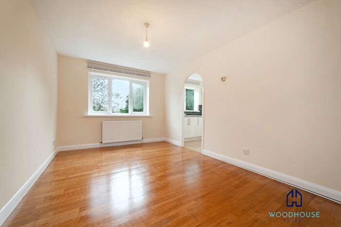 1 Bedroom Flat To Rent In Laburnum Close, London, N11