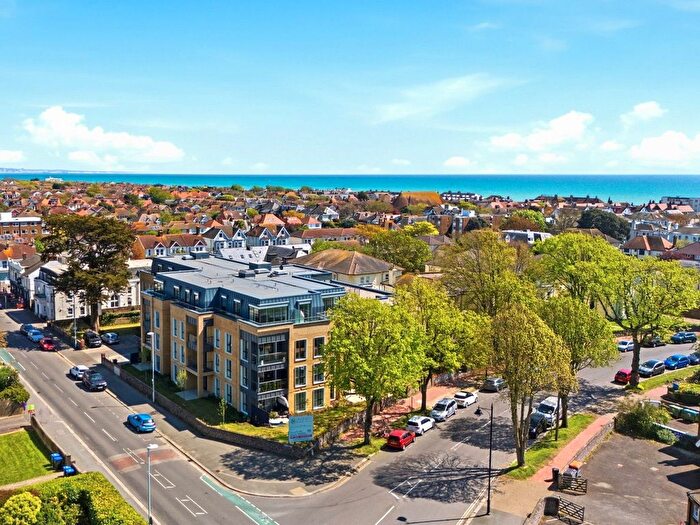 2 Bedroom Flat For Sale In Lindfield Place Farncombe Road, Worthing, BN11