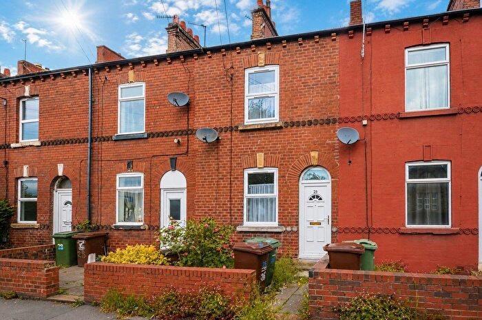 2 Bedroom Terraced House For Sale In Dewsbury Road, Wakefield, WF2