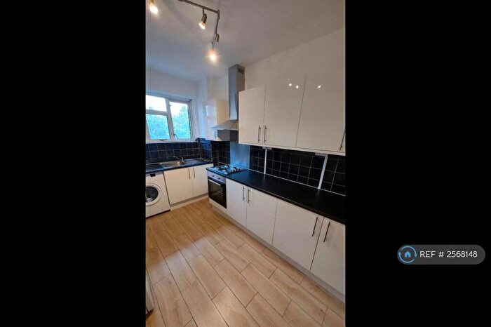 2 Bedroom Flat To Rent In Jarman House, London, E1