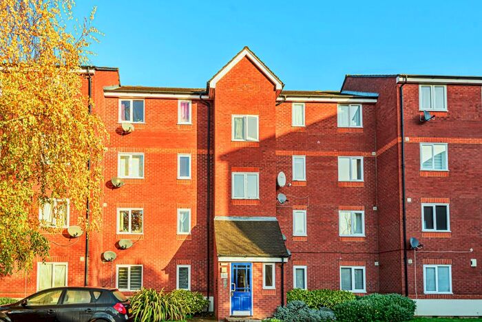 2 Bedroom Flat To Rent In Harlinger Street, London, SE18