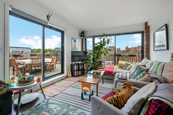 2 Bedroom Apartment To Rent In Grove House, Hackney London, E9