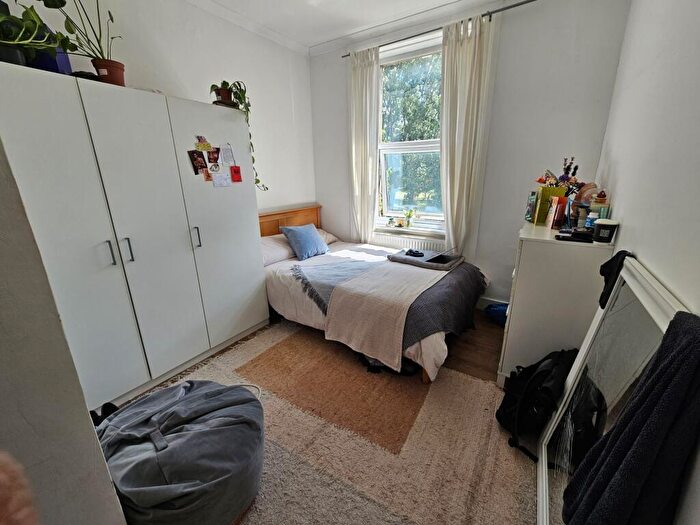 2 Bedroom Flat To Rent In Chatham Street, SE17