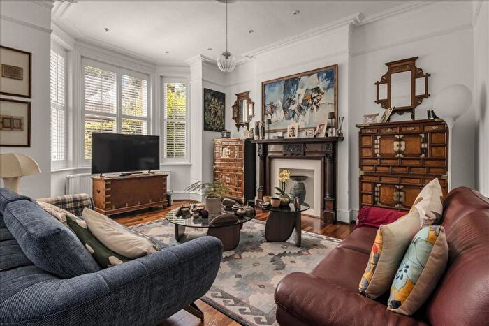 6 Bedroom House To Rent In Platts Lane, London, NW3