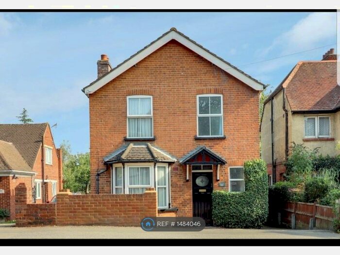 4 Bedroom Detached House To Rent In Thorpe Road, Staines-Upon-Thames, TW18