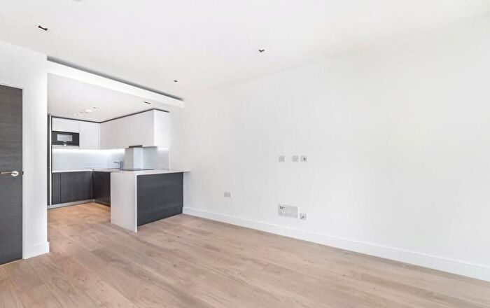 3 Bedroom Flat To Rent In Trinity Way, Acton, London, W3