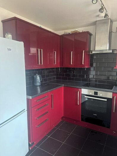 3 Bedroom Semi-Detached House To Rent In Floathaven Close, London, SE28