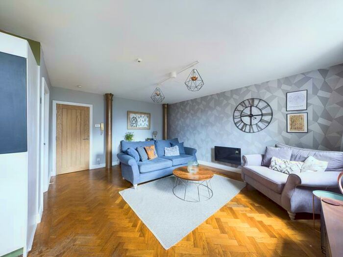 1 Bedroom Apartment To Rent In Chester Road, Old Trafford, M16