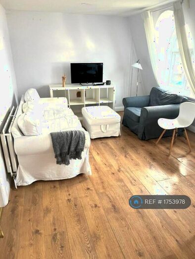 2 Bedroom Flat To Rent In Top Floor, London, N5