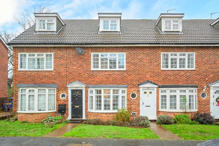 4 Bedroom Town House For Sale In Gainsborough Court, Walton-On-Thames, KT12
