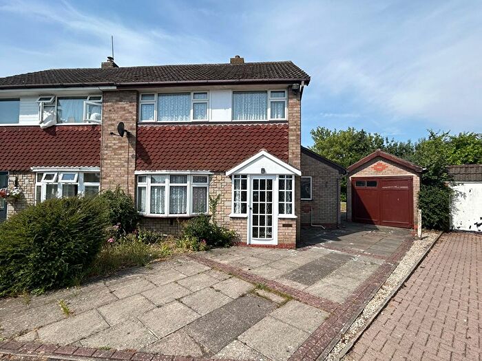 3 Bedroom Semi-Detached House For Sale In Thames Close, Bulkington, Bedworth, Warwickshire, CV12