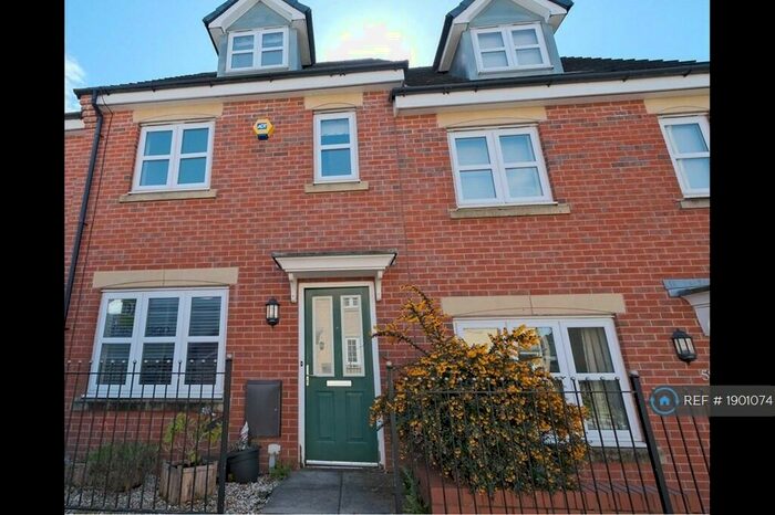 3 Bedroom Semi-Detached House To Rent In Fitzgerald Drive, Darwen, BB3