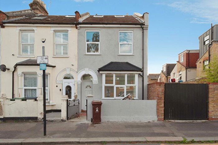 6 Bedroom End Of Terrace House For Sale In Erskine Road, Walthamstow, E17