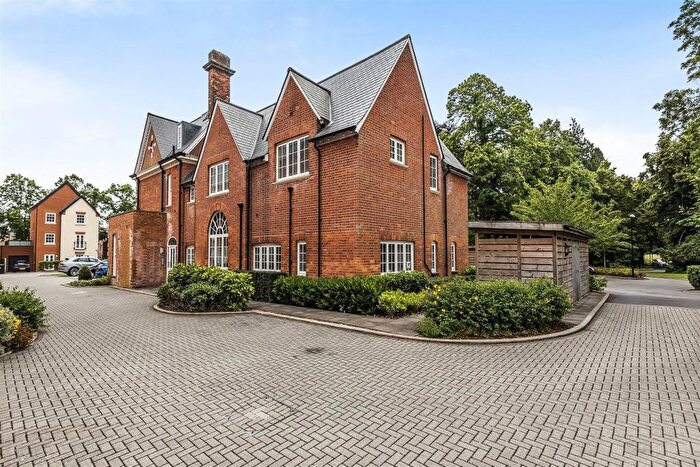 2 Bedroom Flat To Rent In Penny Acre, Chichester, West Sussex, PO19