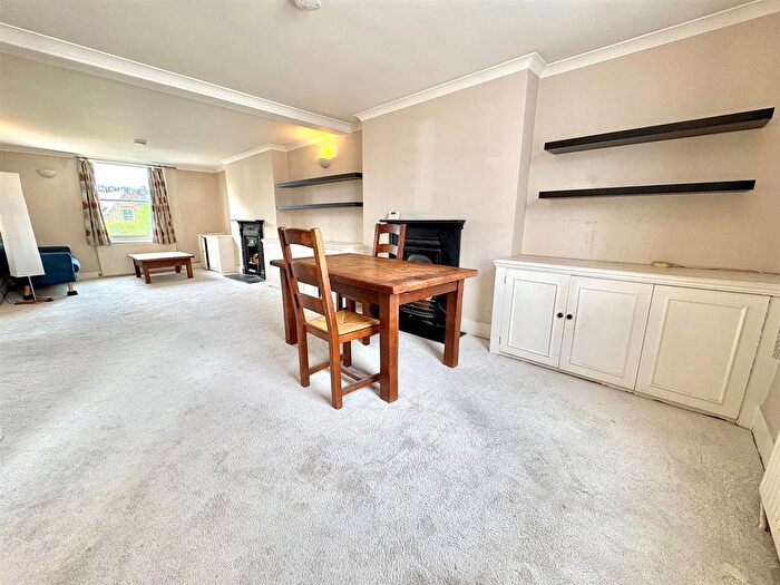 2 Bedroom Flat To Rent In Arlington Gardens, London, W4