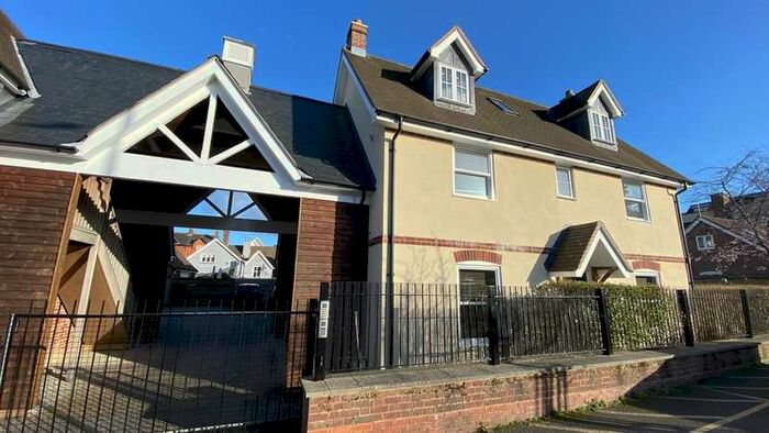 2 Bedroom Flat To Rent In Chapel Street, Petersfield, GU32