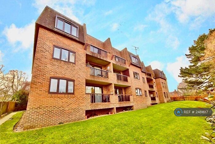2 Bedroom Flat To Rent In Romley Court, Farnham, GU9