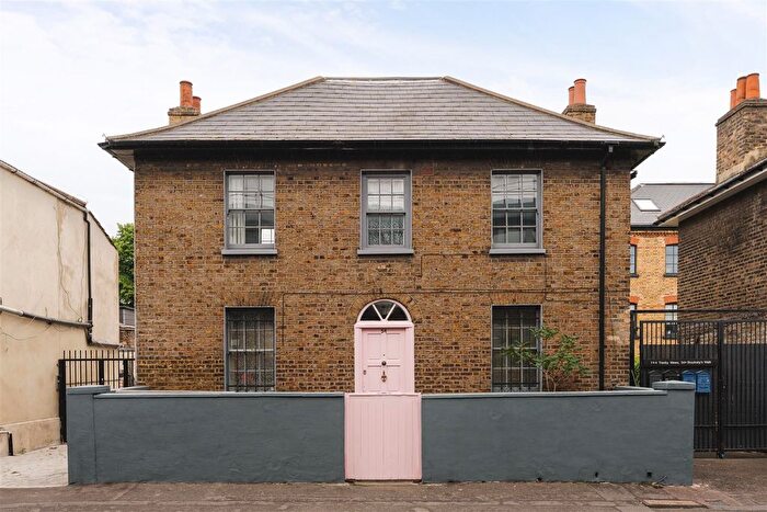 4 Bedroom Detached House For Sale In Brooksby's Walk, London, E9