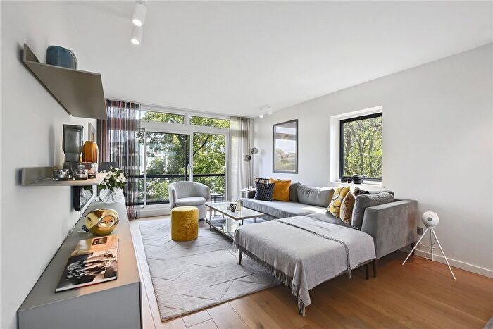 3 Bedroom Flat For Sale In Ilchester Place, Holland Park, W14
